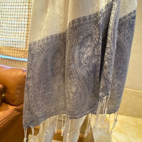 Paisley linen scarf  - Picture 3 of 3